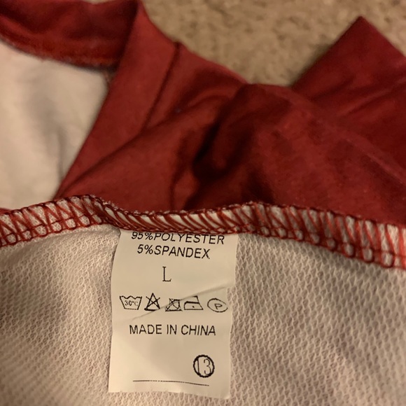 Red sweater - Picture 3 of 3